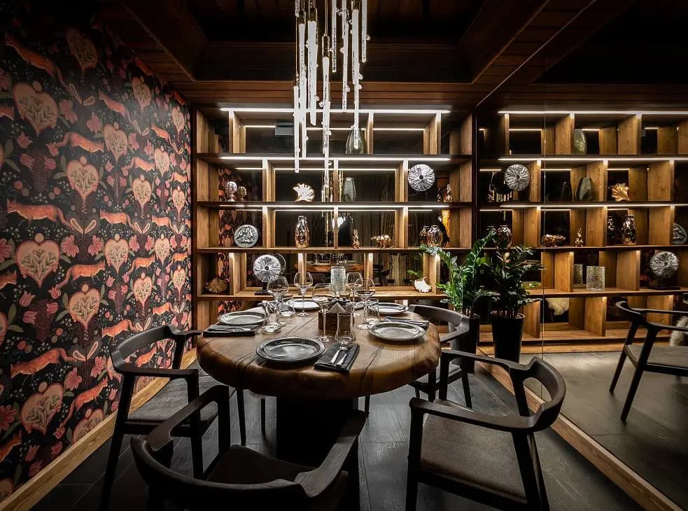 Ресторан Шале в Красной Поляне Стол