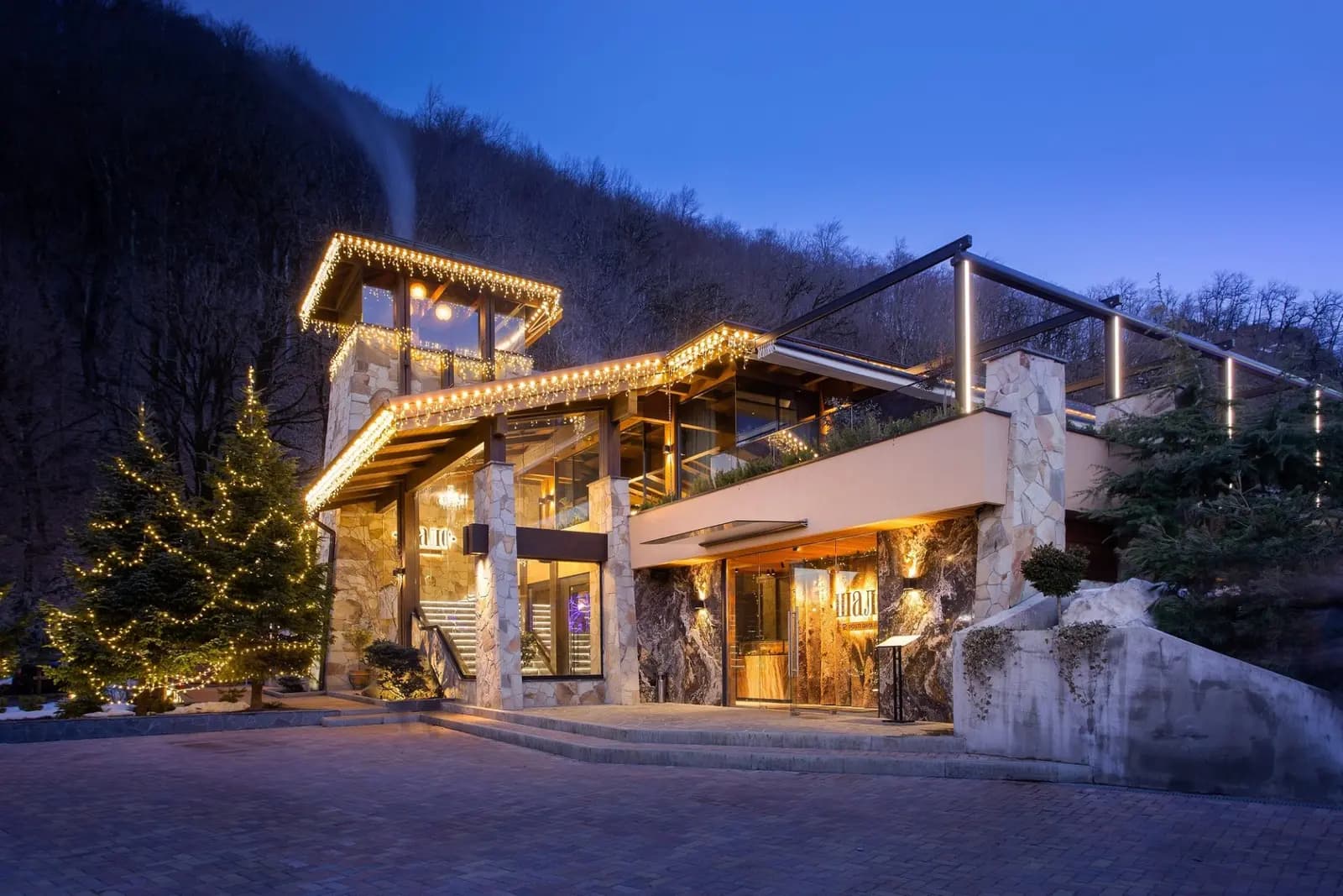 Ресторан Шале в Красной Поляне Ночью